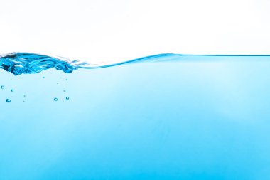 Beyaz arkaplanda taze su sıçraması