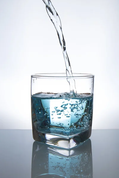 Conceito Beber Despejar Água Dentro Vidro — Fotografia de Stock