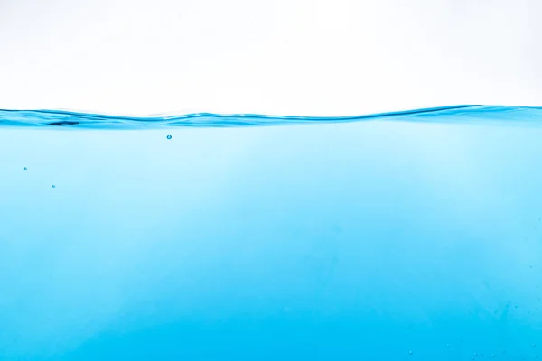 Beyaz arkaplanda taze su sıçraması