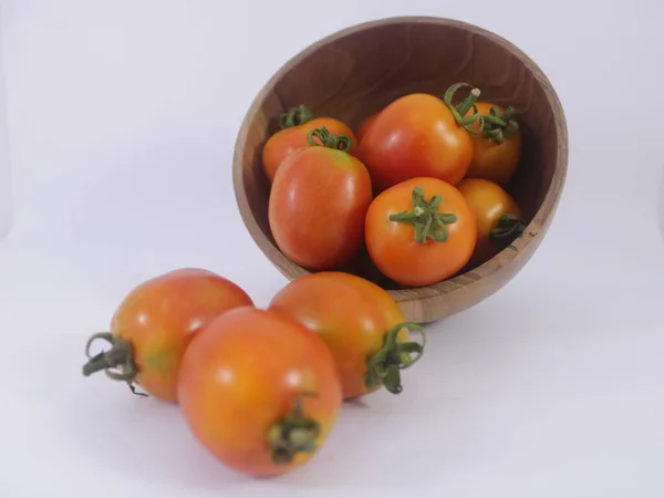 Primer Plano Tomate Fresco Cuenco Madera Sobre Fondo —  Fotos de Stock