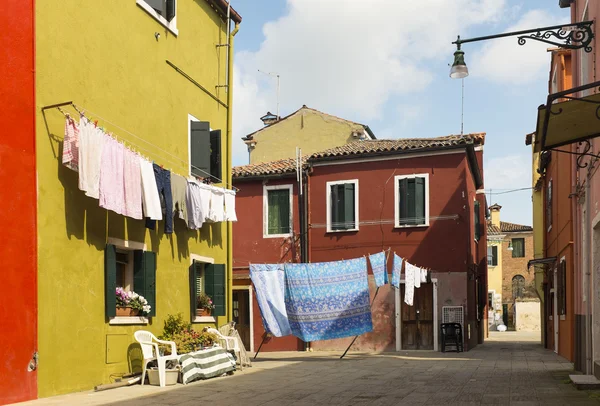 カラフルな街、イタリア、ヴェネツィアのラグーン、ブラーノ島ヤード — ストック写真