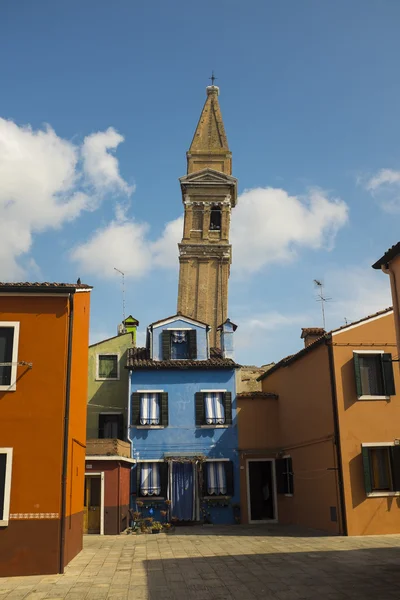 Strade colorate e cantieri dell'isola di Burano, Laguna di Venezia, Italia — Foto Stock