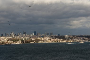 Biri Dolmabahçe Sarayı Istanbul dünyanın en görkemli saraylar. Boğaz manzarası.