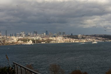 Biri Dolmabahçe Sarayı Istanbul dünyanın en görkemli saraylar. Boğaz manzarası.