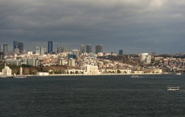 Biri Dolmabahçe Sarayı Istanbul dünyanın en görkemli saraylar. Boğaz manzarası.