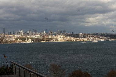 Biri Dolmabahçe Sarayı Istanbul dünyanın en görkemli saraylar. Boğaz manzarası.