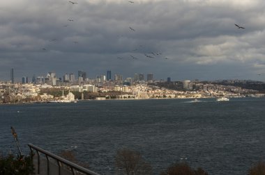Biri Dolmabahçe Sarayı Istanbul dünyanın en görkemli saraylar. Boğaz manzarası.