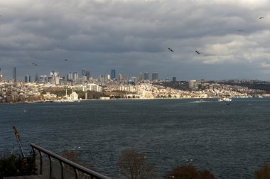 Biri Dolmabahçe Sarayı Istanbul dünyanın en görkemli saraylar. Boğaz manzarası.