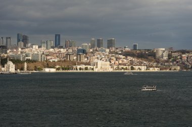 Biri Dolmabahçe Sarayı Istanbul dünyanın en görkemli saraylar. Boğaz manzarası.