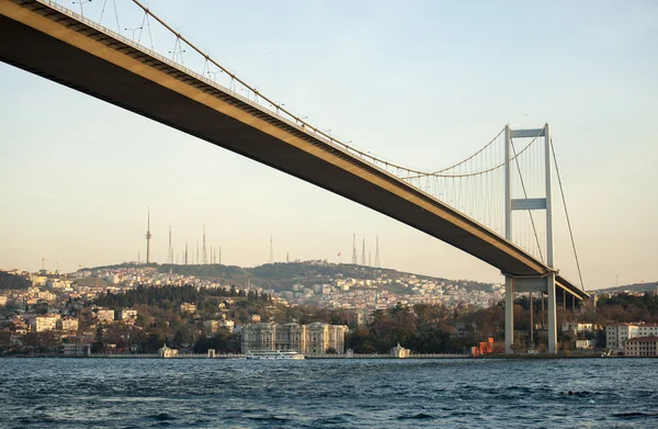 Beylerbeyi Palaces and bridge over the Bosphorus, Turkey — Stock Photo, Image