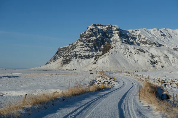 Islândia Paisagem: Inverno Islândia Lanscape com estrada — Fotografia de Stock