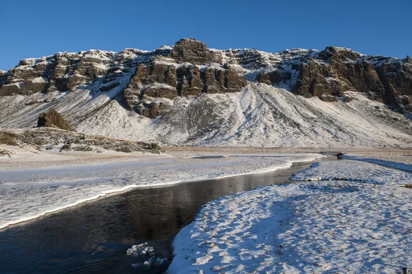 Islândia Paisagem: Inverno Islândia Lanscape com rio Imagem De Stock