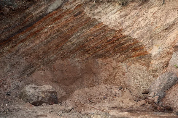 붉은 바위 Chervonograd 지질 및 산업 지구의 힙을 낭비합니다 — 스톡 사진
