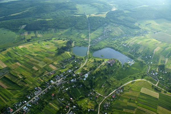 Letecký pohled na zelené a žluté části polí a krajina — Stock fotografie