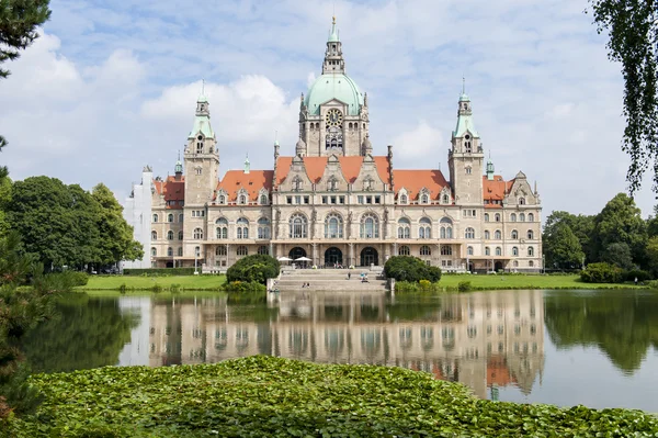 Hannover'de Belediye binasında yaz gün — Stok fotoğraf