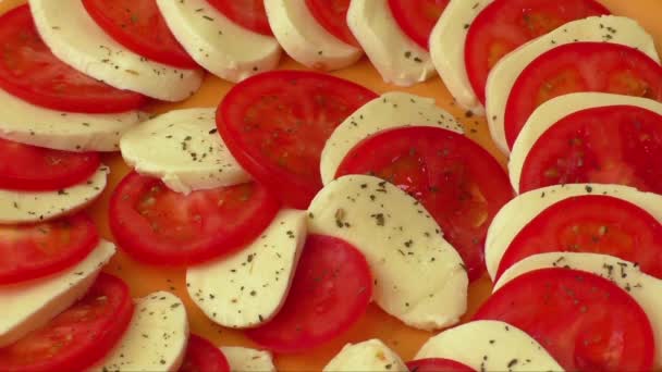 Tomato and mozzarella on a plate — Stock Video