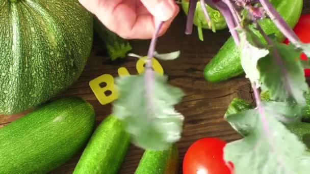 Produtos hortícolas orgânicos saudáveis — Vídeo de Stock