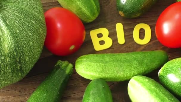 Gezonde biologische groenten — Stockvideo