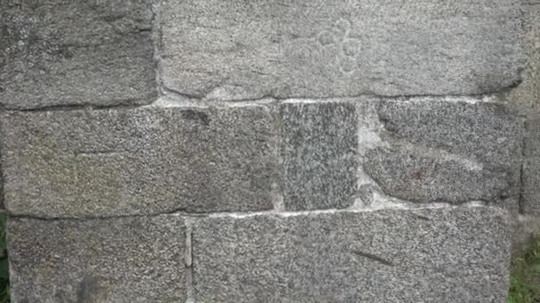 Taştan Bir Duvarın Farklı Boyutlarda Taşları Var — Stok video