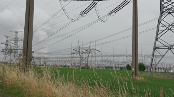 Högspänningspost Eller Högspänningstorn — Stockvideo