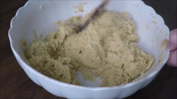 Pasta fresca per frittelle di patate — Video Stock