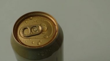 Altın bira su damlaları ile kapatabilirsiniz