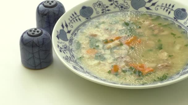 Куриный суп — стоковое видео
