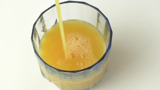 Glass of orange juice from above — Stock Video