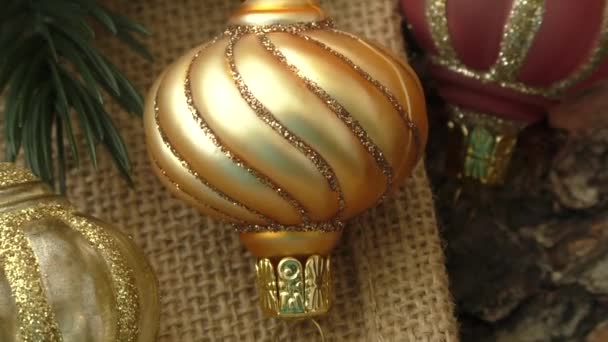 Composição de Natal com bola de Natal e decoração — Vídeo de Stock