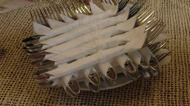 Cutlery in napkins at an event or catering — Stock Video