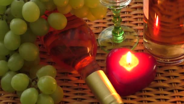 Trinken. Leckerer Wein auf dem Tisch — Stockvideo