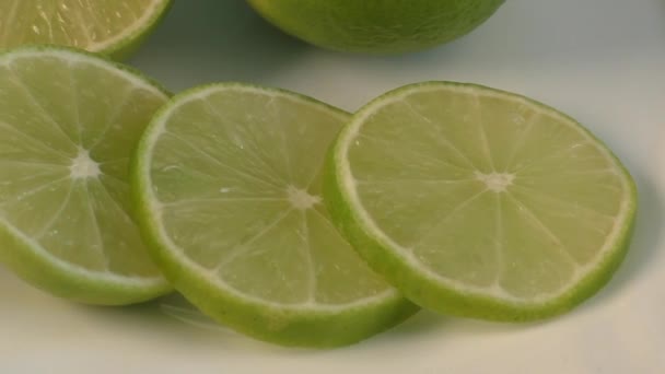 White plate with slices of lemon — Stock Video