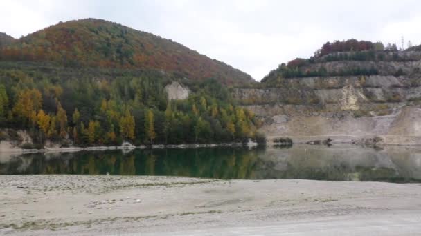 Veduta della cava di dolomite sabbiosa in Slovacchia — Video Stock