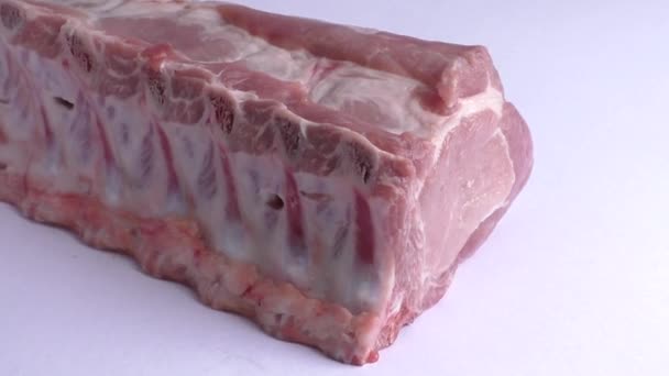 Carne crua fresca isolada sobre fundo branco — Vídeo de Stock