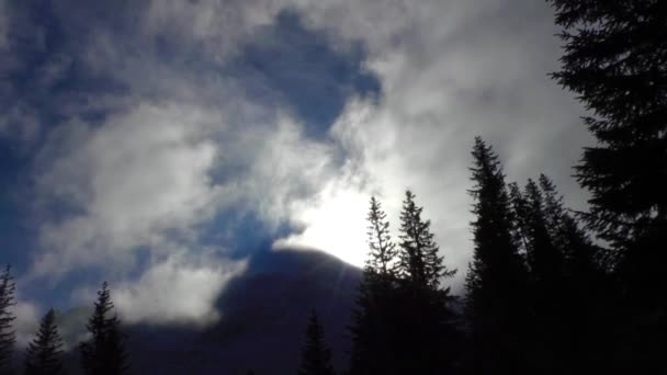 Skały i góry z chmury — Wideo stockowe