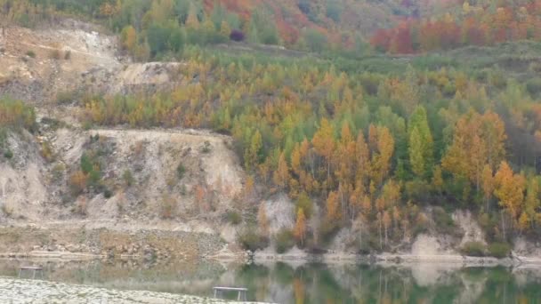 Vista da pedreira de dolomite arenosa na Eslováquia — Vídeo de Stock