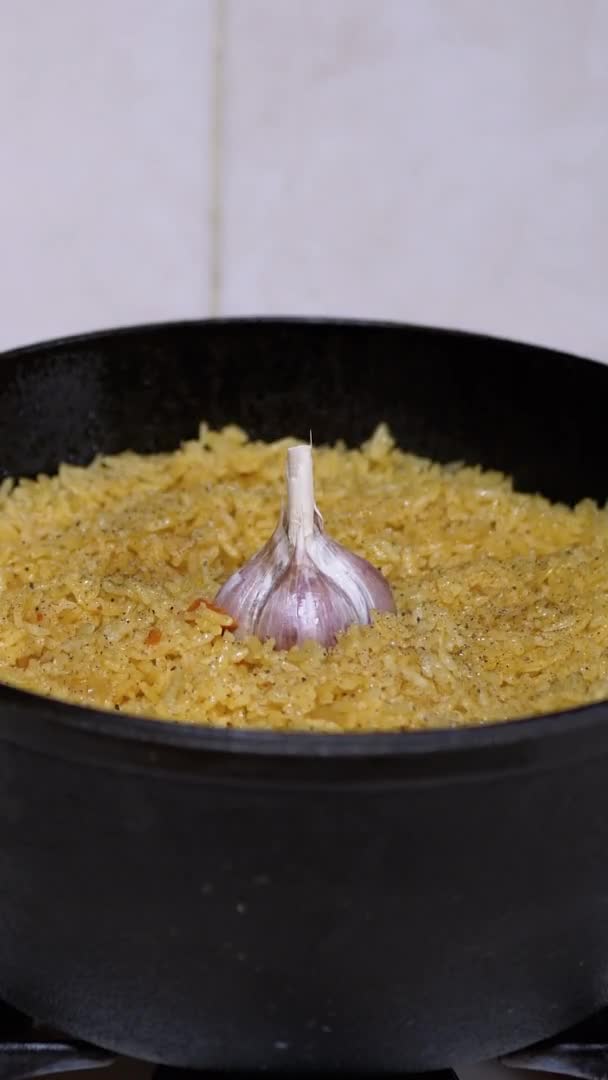 VERTICAL: Female Hand Add Parsley to Finished Pilaf, Opening Lid of Cast Iron Cauldron — Stock Video