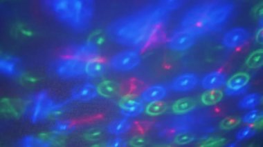 LED Projektör, Disco Ball of Starry Sky Renkli Desenlerle Tavanda Parlıyor.