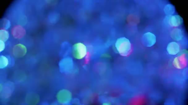 Spinning LED Disco Ball Λαμπερά φώτα νέον σε θολή κίνηση. 4K. Κοντινό πλάνο — Αρχείο Βίντεο