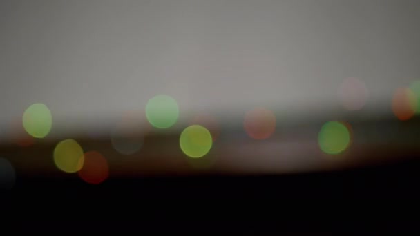 多くの点滅、フリッカーマルチカラーLEDライトのクリスマスガーランド。4K — ストック動画