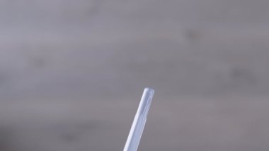 Hemşire Elleri Latex Nitrile Mavi Eldiven Şırıngası Tutuyor. 4K
