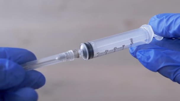 Nurses Hands Holding an Injection Syringe in Latex Nitrile Blue Gloves. 4K — Stock Video