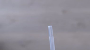 Hemşire Elleri Latex Nitrile Mavi Eldiven Şırıngası Tutuyor. 4K