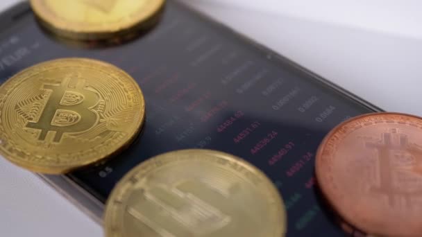 Bourse, Crypto-monnaie Prix, Devis, Numéros à l'aide d'une application mobile. Zoom — Video