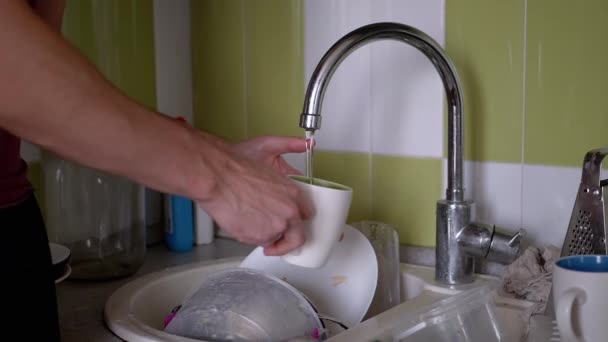 Male Hands Washes Dirty Cup, Dishes in Kitchen Sink Under Running Water — 비디오