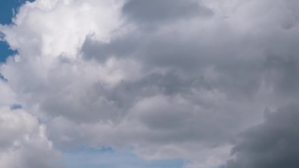 Fast Moving Storm Clouds in the Blue Sky. Zoom. Time Lapse — Stock Video