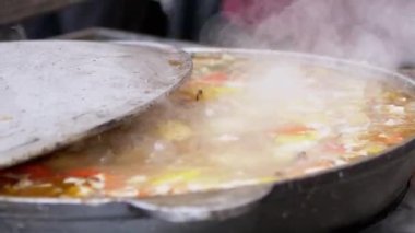 Atıştırmalık İştah açıcı Sebze Güveci Bir Dökme Demir Kızartma Tavasında veya Tavada