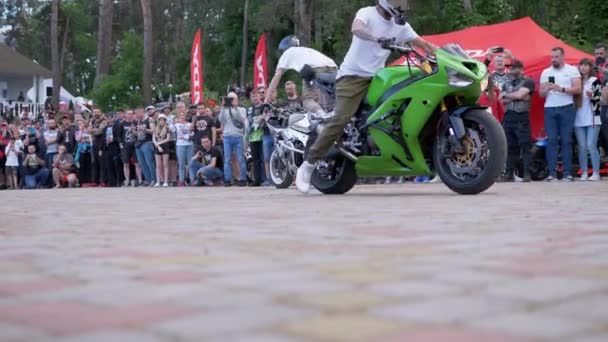Unglaubliche professionelle Motorrad-Stunts. 4K — Stockvideo