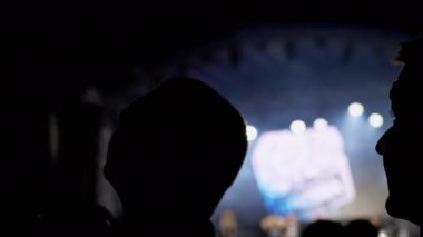 Erkek Eller Smartphone Konseri, Gece Festivali ile film çekiyor. 4K