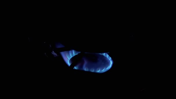 Metal Water Mug is Heated on a Gas Burner at Night in the Forest. Zoom — Stock Video